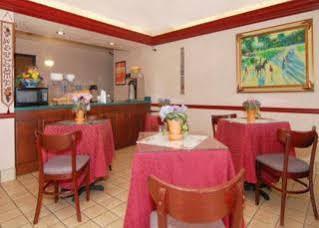 Howard Johnson Inn Nicholasville/Lexington ภายนอก รูปภาพ